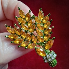 Pretty Vintage Style Gold Tone Orange None Glass Stones Brooch.