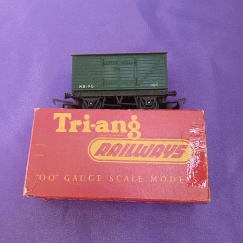 Triang r14 fish van - r14, van(m19)