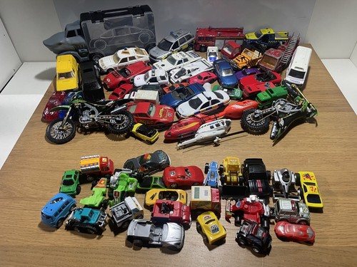 Broken die cast cars bundle - die,