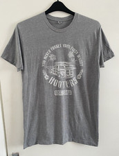 HOOTERS NYC Mens T Shirt Size SMALL USA WOODY CAR LOGO Grey SHORT SLEEEVE TOP  S