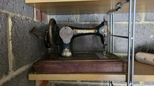 Beautiful ANTIQUE SINGER