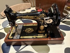 Vintage Singer Sewing Machine No 28 with a Vibrating Shuttle 1929
