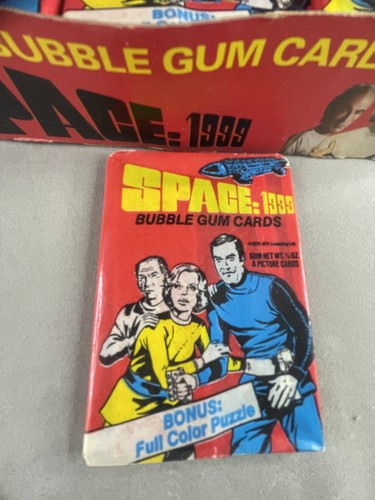 Space 1999 bubble gum cards - space,