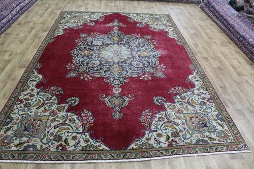 Signed handmade persian wool - signed,