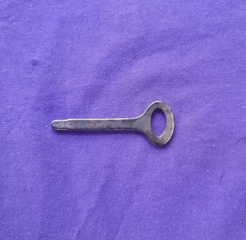 Key singer sewing machine - key,