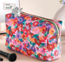 Avon Fleur Cosmetic Bag, Zip