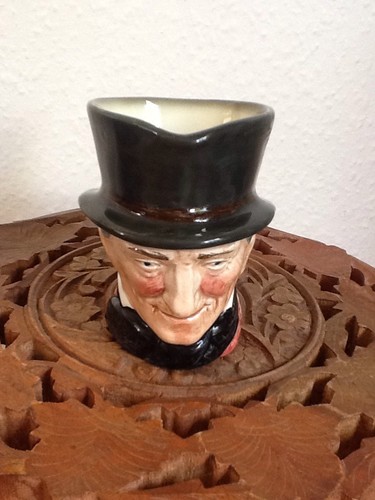 Royal doulton small - doulton, character