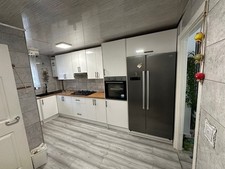 Glossy White Bespoke Replacement Kitchen Doors & Drawers – 18mm MDF Cabinet