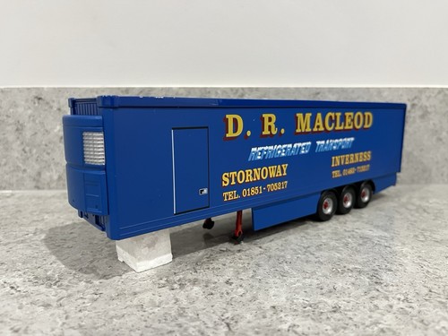 Corgi tri axle - tri-axle, curtainside