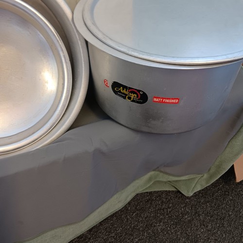 Aluminium cooking pots