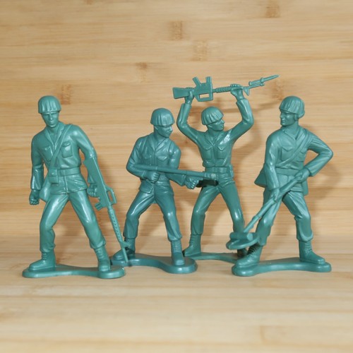 Plastic army soldiers - army, 4"
