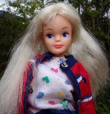 VINTAGE 1980S SINDY DOLL IN
