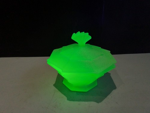 Art deco green uranium frosted - uranium,