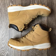 Nike manoa sand yellow boots