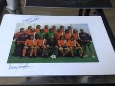 LUTON TOWN   SIGNED TEAM