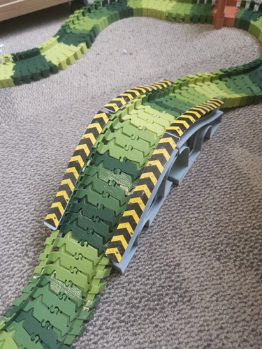 Dinosaur world 146 piece track - dinosaur,