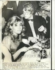 1966 Press Photo Actors Julie