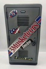 Vintage 3 MUSKETEERS School