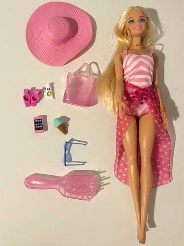 Barbie movie deluxe beach doll - deluxe,