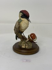 VINTAGE COUNTRY ARTISTS HAND PAINTED GREEN WOODPECKER BIRD WITH HORSE CHESTNUT