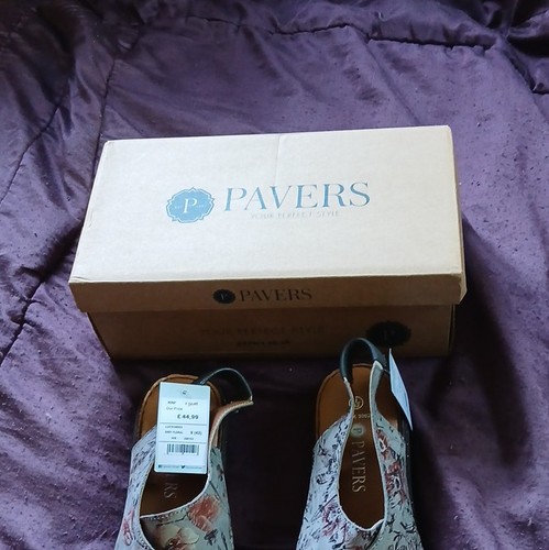 Pavers women grey floral - pavers,