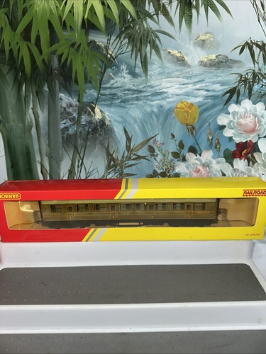 Hornby r4322 lner - lner, teak