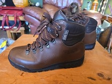 Demon walking boots size Uk4 -