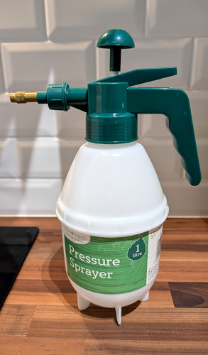 Pressure garden sprayer - 1l,