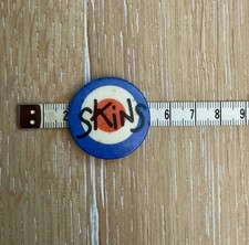Vintage Pin Badge saying SKINS from 1960´s