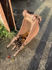 Digger Bucket Off A Takeuchi Tb260 300mm Wide 45mm Pins