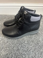 CLARKS Unstructured Un Adorn