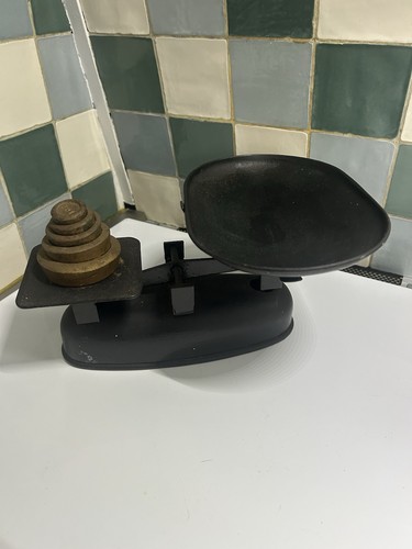Old fashioned kitchen scales - old,