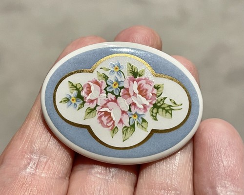 Royal worcester ceramic brooch - royal,