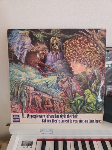 Tyrannosaurus rex emi rega - emi,