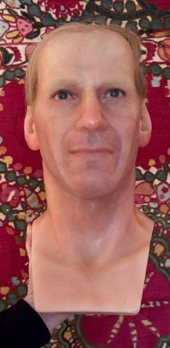 Madame tussauds sir bobby - madame,