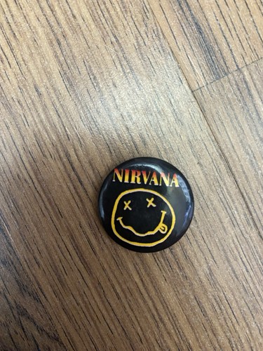 Nirvana smiley face pin badge - smiley,