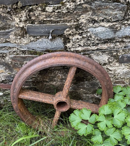 Cast iron wheels qty - cast,