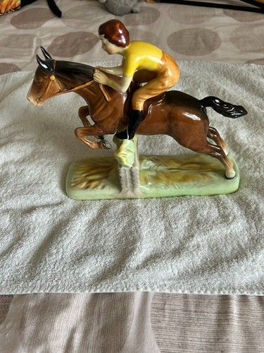 Beswick figurine girl - beswick,