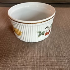 Royal Worcester Soufflé/ Serving Dish In Evesham Gold Excellent Condition Size 1