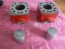 Yamaha RD250lc Engine Cylinder barrels cw Pistons and rings 4L1