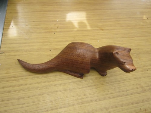 Wood carved otter walnut - in,