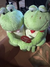 Singing Teddy Bears Plays So