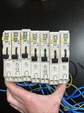 SQUARE D 32 AMP TYPE B QOE