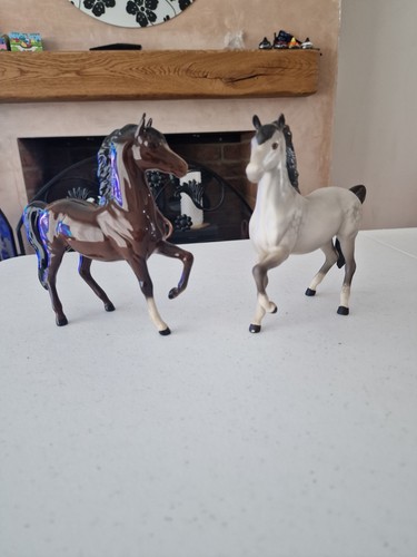 Standing beswick pot horses - standing,