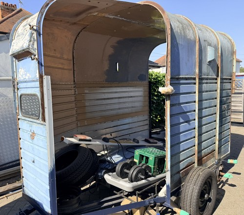 Rice horse box trailer