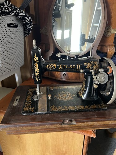 Antique atlas hand crank - d,