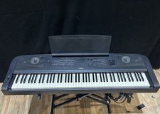 Yamaha DGX670 Digital Piano
