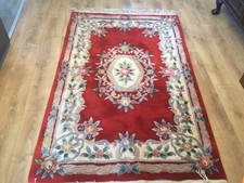 A BEAUTIFUL VINTAGE CHINESE WOOL ,RED PATTERNED RUG WITH ORIENTAL FLORAL DESIGN.