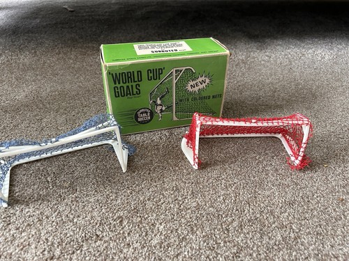 Subbuteo c130 world - c130, goals
