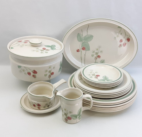 Wedgwood raspberry cane dinner - wedgwood,